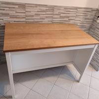 tavolo a penisola con dispensa 