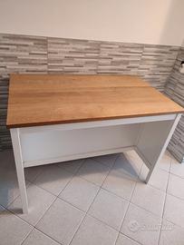 tavolo a penisola con dispensa 