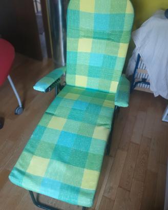 Sedia sdraio imbottita.