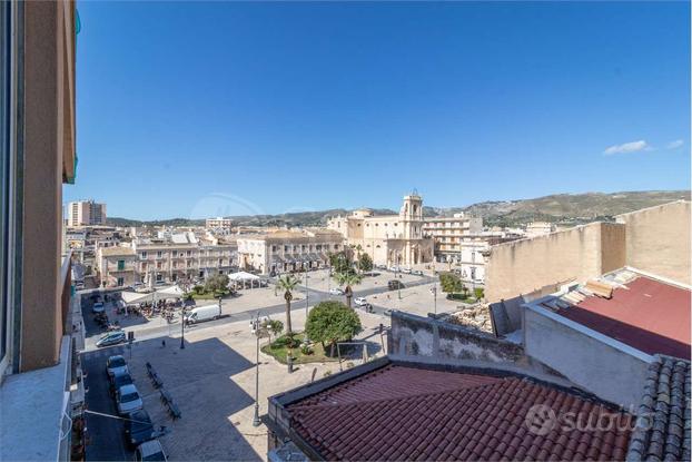 PIAZZA UMBERTO I - APPARTAMENTO PANORAMICO