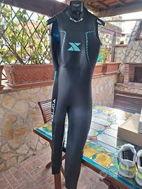 muta donna per nuoto in acque libere