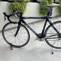 Bici da corsa in carbonio Felt F5