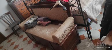 Divanetto e poltrona antichi 