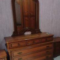 comò in noce stile Rinascimento