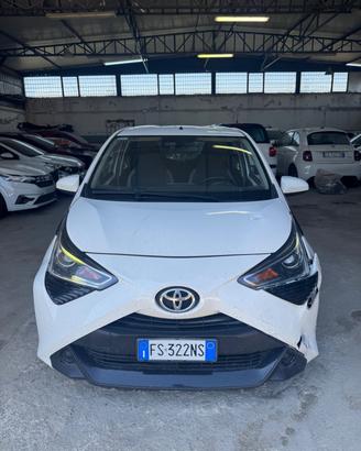 Toyota Aygo 1.0 VVT-i 69 CV 5 porte x-business MMT