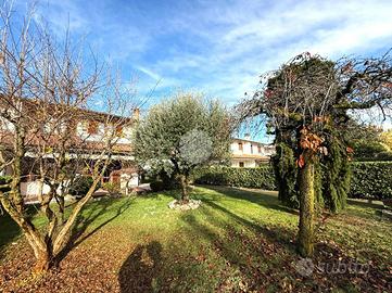 VILLA A SCHIERA A CASTELLI CALEPIO
