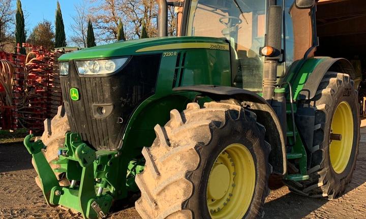 Trattore gommato John Deere 7230R