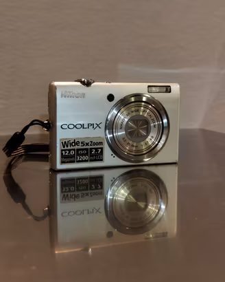 NIKON COOLPIX S570 (COMPLETA DI ACCESSORI)