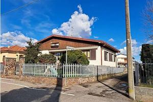 Immobile in asta di 335 m² con 4 locali e box auto