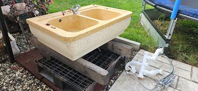 Lavello in graniglia di marmo giallo