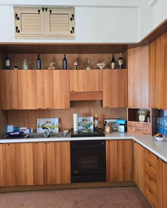 Cucina marca DIOMO con aggiunta penisola e mobile