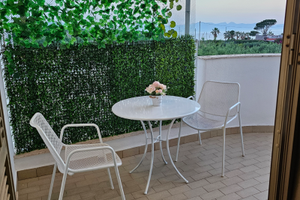 Monolocale con terrazzo vista mare