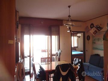 Appartamento trilocale 60mq con garage e posti aut