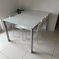 Tavolo rettangolare allungabile