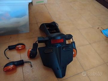 frecce con porta targa per moto 