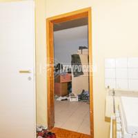 Bilocale al piano terra all'interno di una trifami