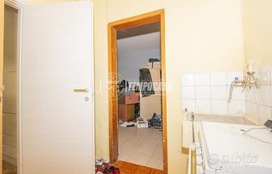 Bilocale al piano terra all'interno di una trifami