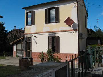 Casa indipendente con giardino