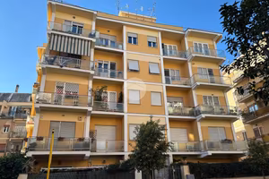 2 LOCALI A ROMA