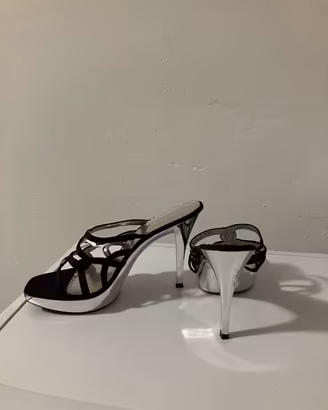 Scarpe nere e argento con lustrini
