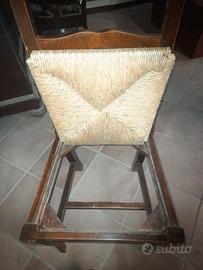 Sedie in legno e vimini