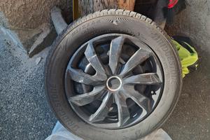 gomme da neve con cerchi in ferro e copricerchii