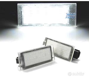 LUCI TARGA A LED RENAULT CLIO MEGANE LAGUNA TWINGO