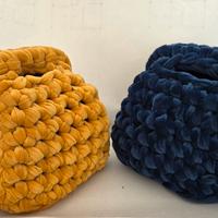 "*VENDITE INVERNALI!*

Due clatch bag in velluto f