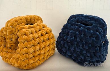 "*VENDITE INVERNALI!*

Due clatch bag in velluto f