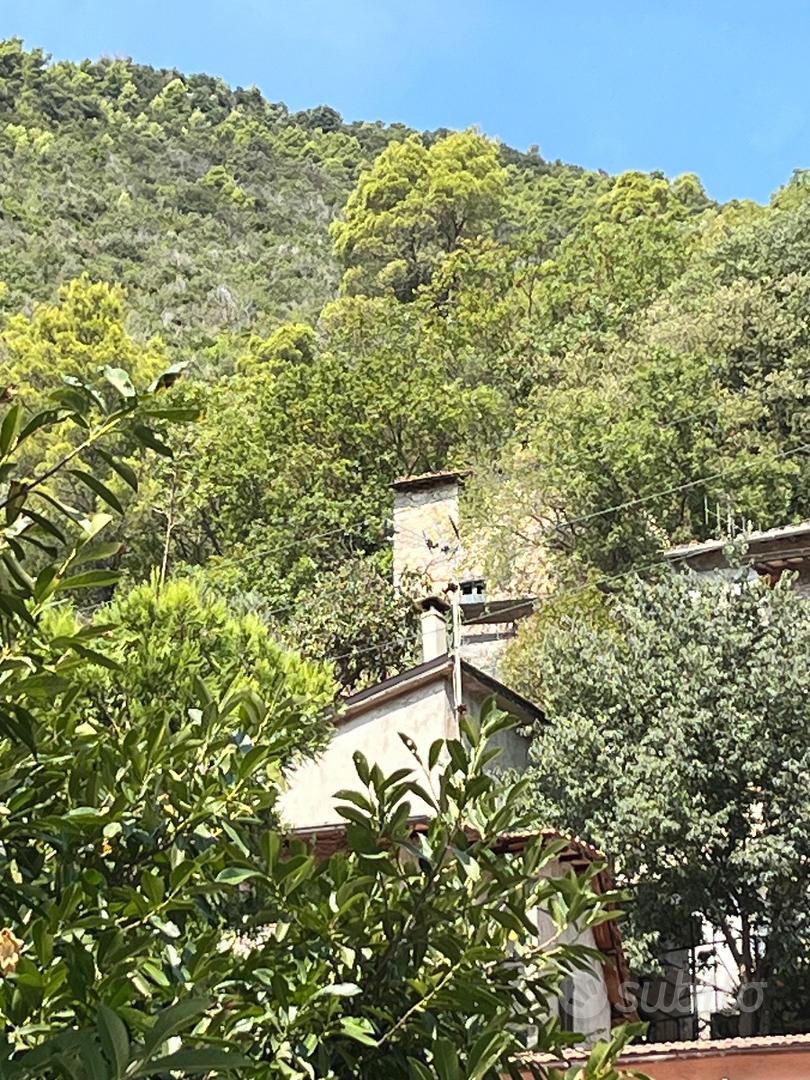 Casale in pietra umbra da ristrutturare - Altro