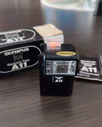 OLYMPUS A11 Flash - TESTATO - BATTERIA NUOVA