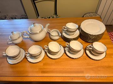 Servizio da té per 12 persone in  porcellana