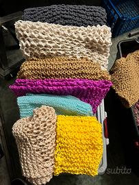 Sciarpe, scaldacollo, centrini in Lana