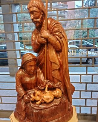 statua in legno fatta a mano