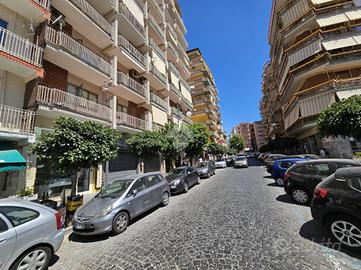 4 LOCALI A TORRE ANNUNZIATA