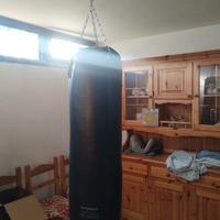 Sacco da boxe Seminuovo compreso di gancio 