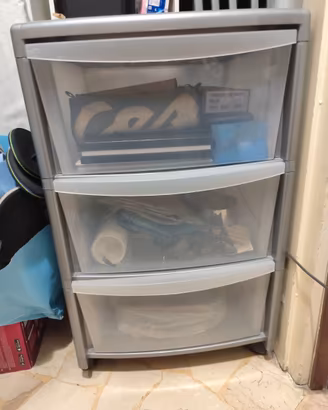 Cassettiera portaoggetti in plastica