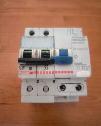 Interruttore Magn/Diff Modulare  Bticino C10/0,03A
