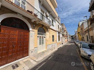 3 LOCALI A BRINDISI