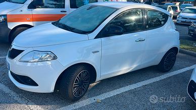 LANCIA Y 1,0 HYBRID- GOLD- 25 KM A LITRO- NO BOLLO