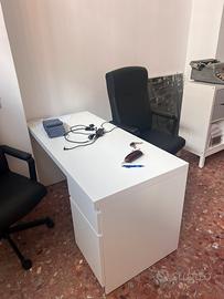 Scrivania Ikea con cassettiera