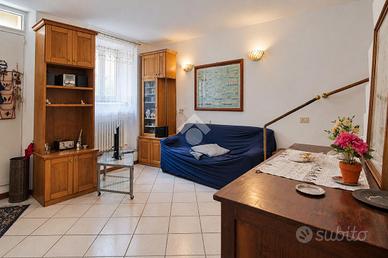 CASA SEMINDIPENDENTE A RECANATI