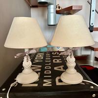 Coppia lampade da comodino shabby.