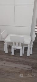 Tavolino IKEA con 3 sedie 