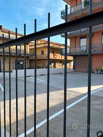 Posti auto e moto all'aperto