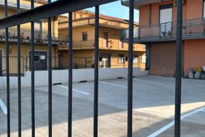 Posti auto e moto all'aperto