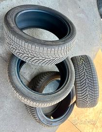 Pneumatici invernali YOKOHAMA BluEarth 255/45 R20