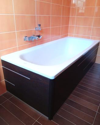 Vasca da bagno con rivestimento artigianale
