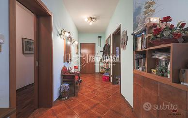 AMPIO APPARTAMENTO 5 LOCALI CON GARAGE - ZONA PONT