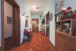 AMPIO APPARTAMENTO 5 LOCALI CON GARAGE - ZONA PONT